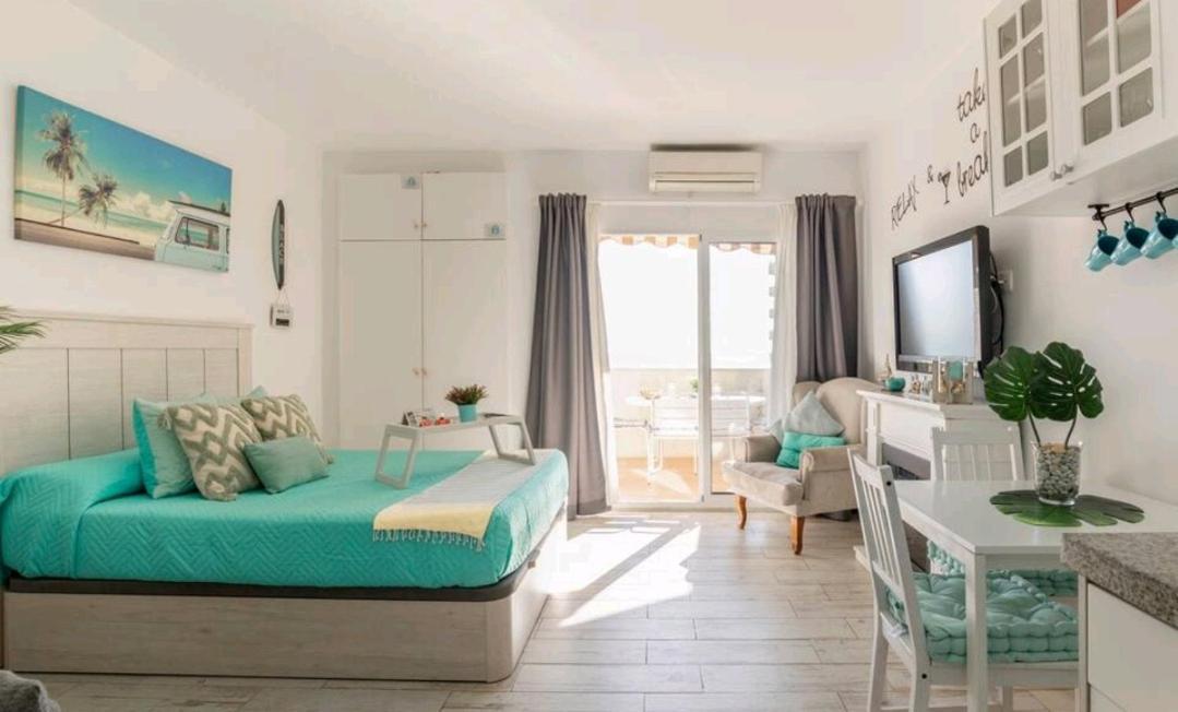 El Estudio De La Playa Benalbeach Holidays Deluxe Benalmadena Exterior photo
